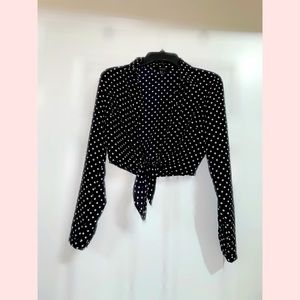 Polka dot cropped bottom-up blouse ✨